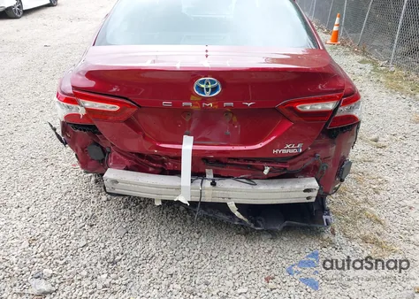 2018 Toyota Camry Hybrid Xle z USA, uszkodzony, nr VIN 4T1B21HK2JU505428